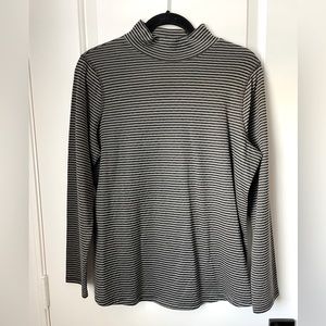 Chicos Mock Turtleneck in a size 1.  From their Zenergy collection.